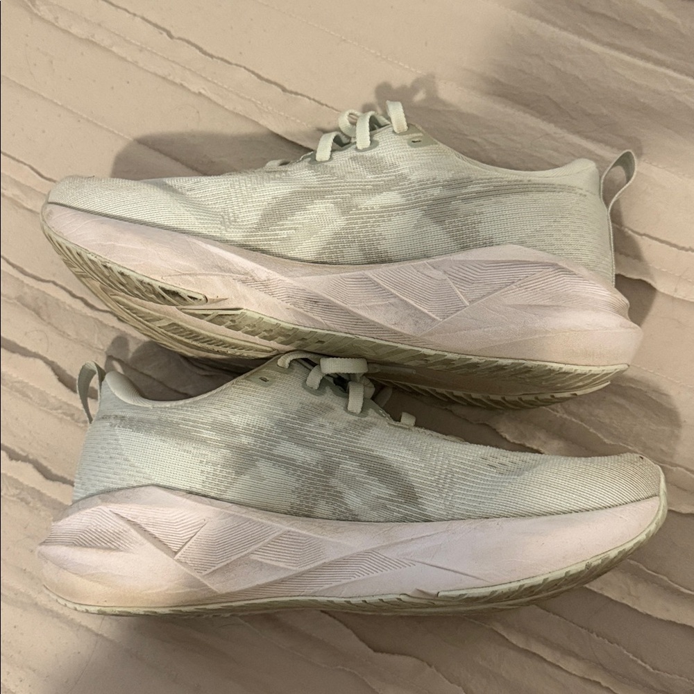 Women’s ASICS Novablast 5